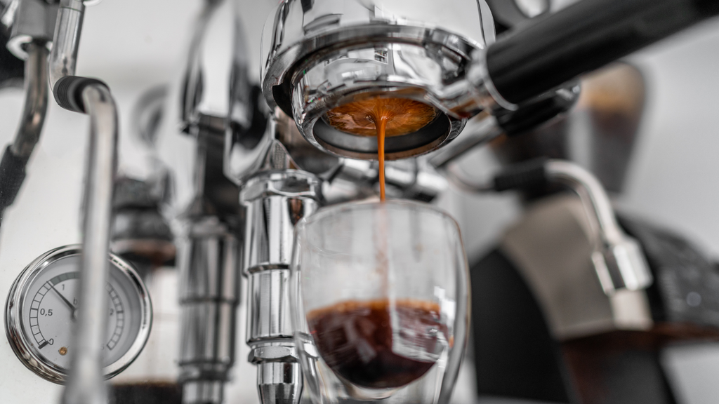 Coffee machine top bar pressure