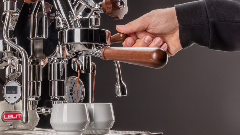 lelit bianca v3 pulling a shot of espresso